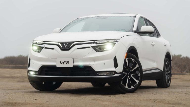 零首付购VinFast VF8，享受超过$15,000的优惠