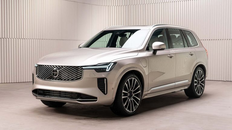 2025年沃尔沃XC90 PHEV外观更锐利，科技更新