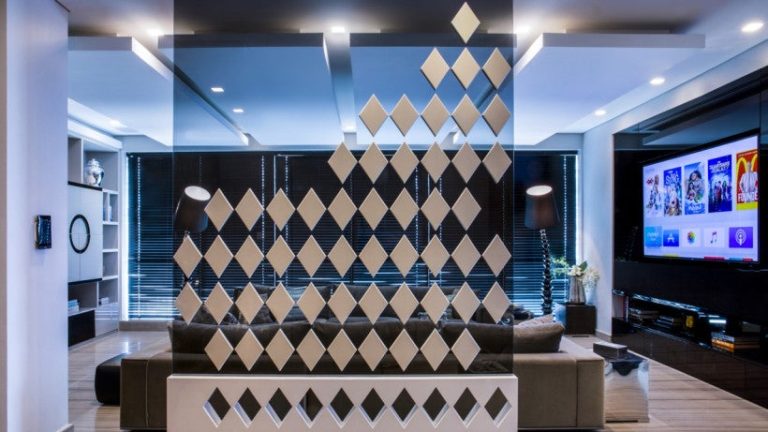 智能家居游览：迪拜家庭住宅中的聪明科技和现代风格