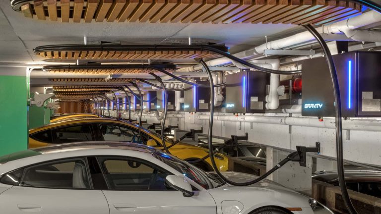 美国仅四个州电动车充电桩足够的研究