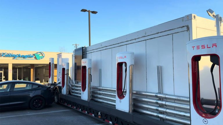 特斯拉推出便携式超级充电站 快速上线